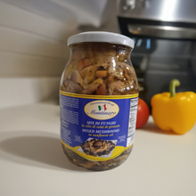 Load image into Gallery viewer, Montinaro Mixed Mushrooms in Olive Oil – 1kg Jar (Pack of 6) – Gourmet Italian Mushrooms for Restaurants and Catering"